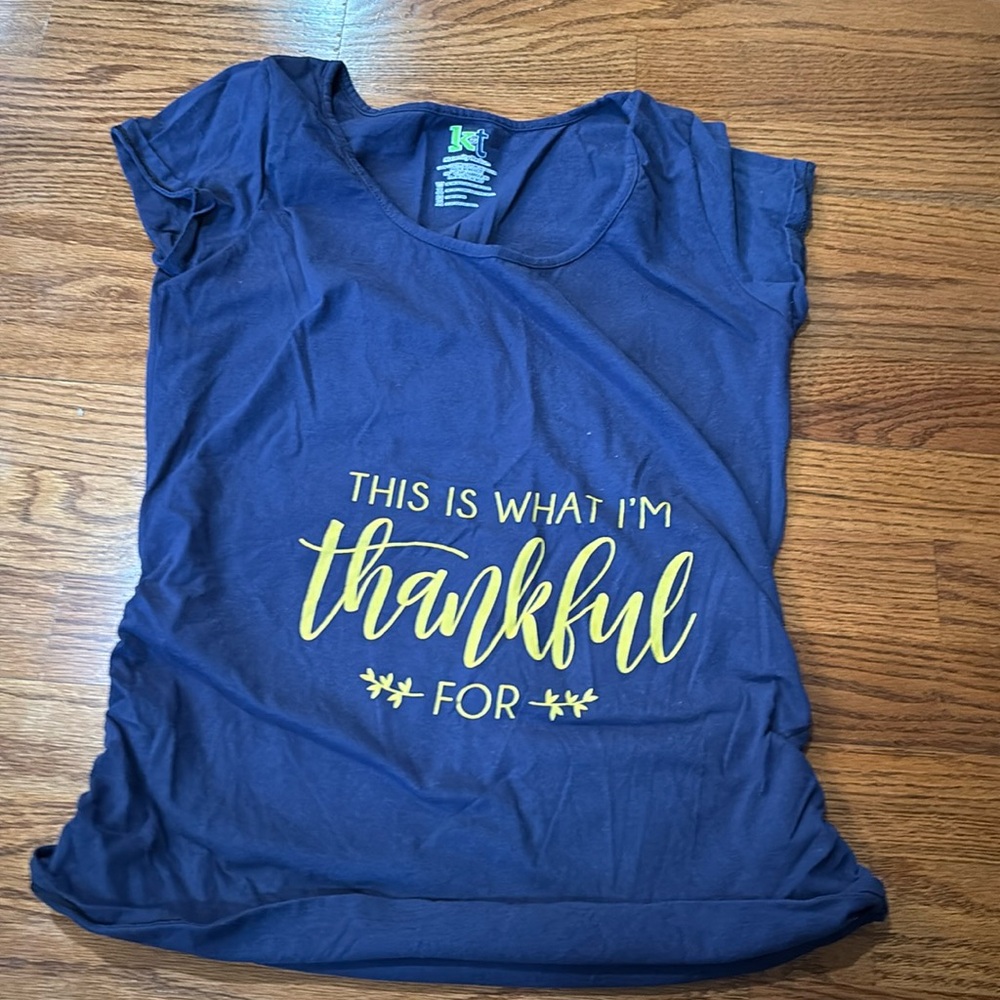 Maternity thankful shirt size medium like new!
